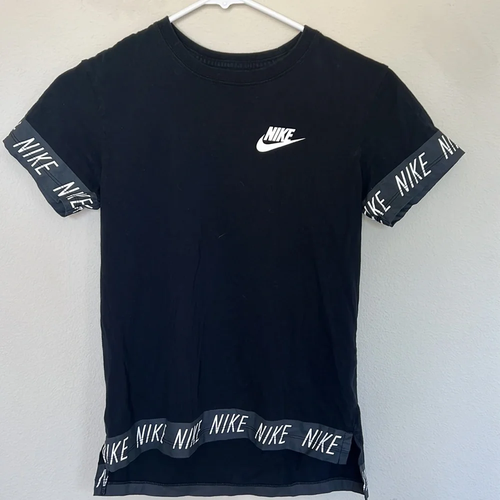 Girls Nike Tee - Picture 2 of 6